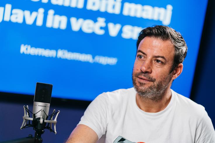 "Verjamem v vesolje, v gospodarja energij," pravi o svojem odnosu do vere. | Foto: Jan Lukanović