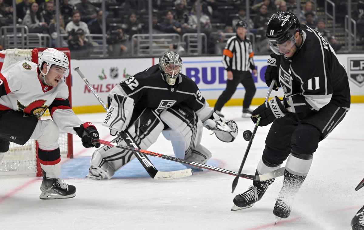 Anže Kopitar | Los Angeles Kings so pred domačimi navijači po podaljšku z 8:9 klonili pred izjemno razpoloženim moštvom Seattle Kraken. | Foto Reuters