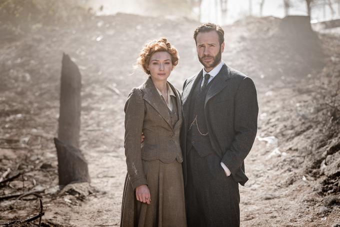 Osrednja zaljubljenca, Amy in Georgeja, sta upodobila Eleanor Tomlinson in Rafe Spall. | Foto: Banijay Rights | Foto: 