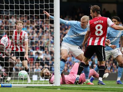 City znova vrši pritisk na Arsenal, Unitedu brez Šeška le točka