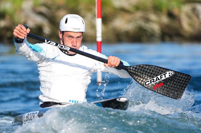 kajak kanu, Tacen, Luka Božič | Luka Božič se na vodo odpravi tudi v mrazu in snegu. | Foto Aleš Fevžer