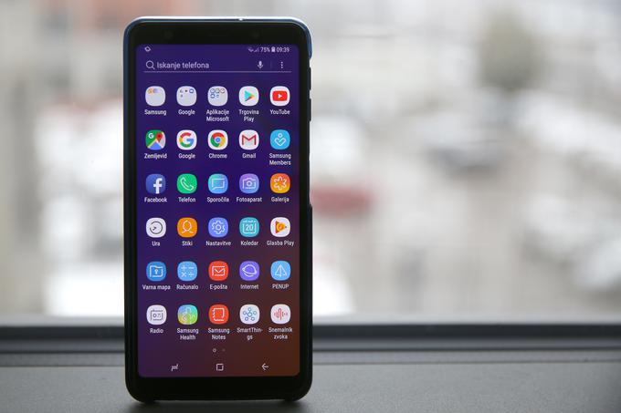 Pri Samsungu so pričakovanja glede zaslona vedno visoka in pametni telefon Galaxy A7 (2018) tega ne bo spremenil. | Foto: Bojan Puhek
