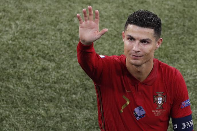Cristiano Ronaldo | Cristiano Ronaldo na letošnjem evropskem prvenstvu s Portugalsko ni ubranil naslova, ampak izpadel v osmini finala. | Foto Reuters