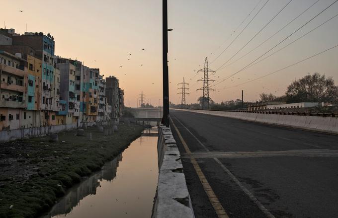 Ulice v večjih indijskih mestih danes samevajo. | Foto: Reuters