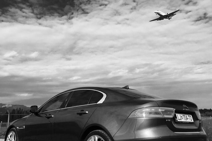 Jaguar XE | Pred devetimi leti – testni jaguar XE pred brniškim letališčem. Avtomobil zdaj odhaja v pokoj. | Foto Gregor Pavšič