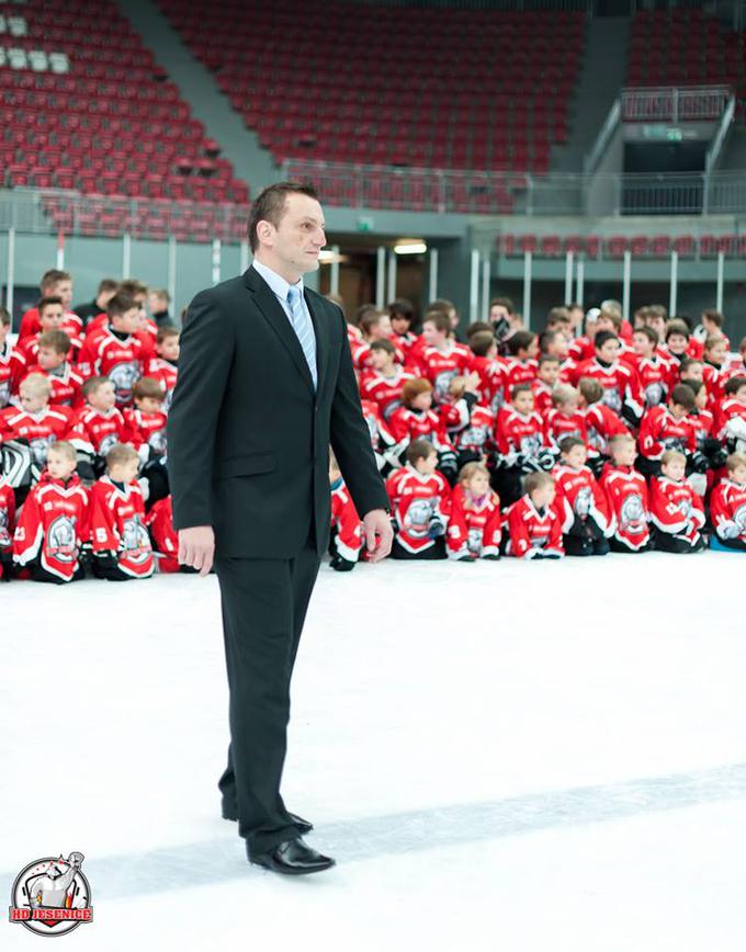 Pri HD Mladi Jesenice, ki se ukvarja z mladimi upi, opravlja predsedniško funkcijo. Trenerska vloga ga nikoli ni pretirano privlačila. | Foto: Osebni arhiv Mihe Rebolja