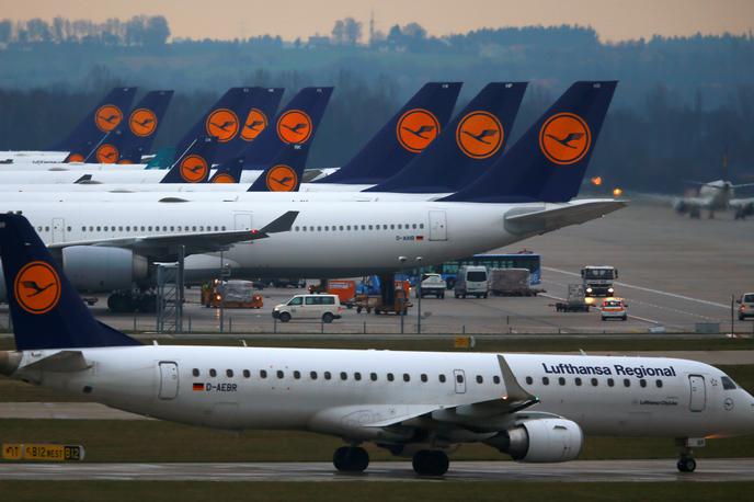 Lufthansa | Lufthansina letala letijo tudi na Letališče Jožeta Pučnika Ljubljana. Tako sta bila odpovedana torkova leta med Münchnom in Brnikom, medtem ko leti med Frankfurtom in Brnikom zaenkrat ostajajo na sporedu, izhaja iz voznega reda, objavljenega na spletni strani ljubljanskega letališča. | Foto Reuters