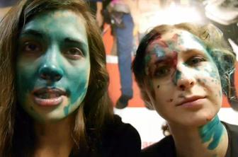 Neznanci napadli članici Pussy Riot (video)