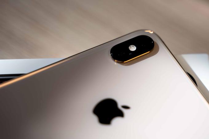 Apple bo še vedno objavljal podatke o tem, koliko prihodkov je ustvaril s posamezno linijo izdelkov (iPhone, iPad, storitve), koliko telefonov in drugih naprav je v resnici prodal, pa bodo morali delničarji podjetja in tržni analitiki oceniti sami.  | Foto: Matija Lepoša