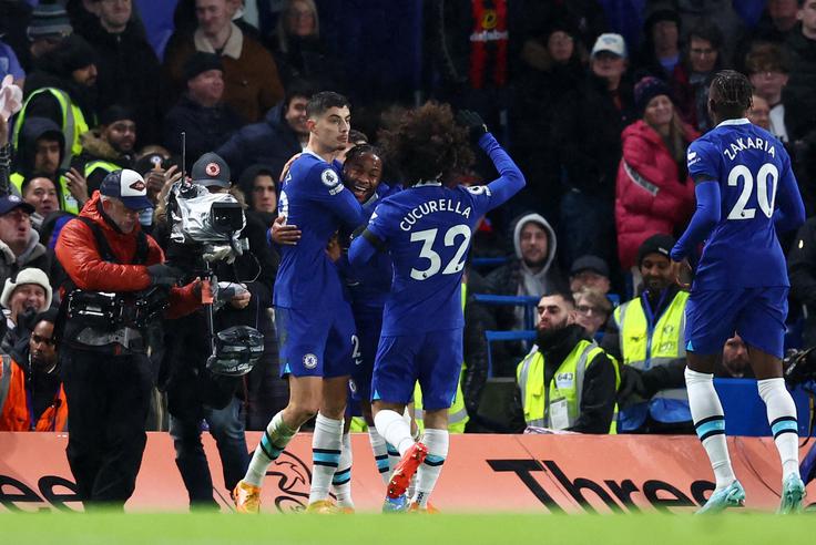 Chelsea očitno še ni rekel zadnje v prestopnem roku. Poleg Enza Fernandeza se omenja tudi njihovo zanimanje za Fernandezovega reprezentančnega soigralca Alexisa MacAllisterja (Brighton) in Amadouja Onanaja (Everton). | Foto: Reuters