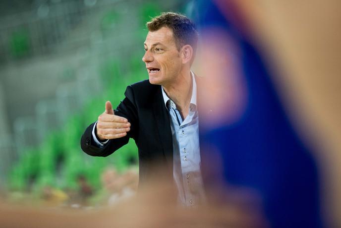 Okorn: Lisac bi lahko odkrito povedal, kar se je čutilo od začetka #video