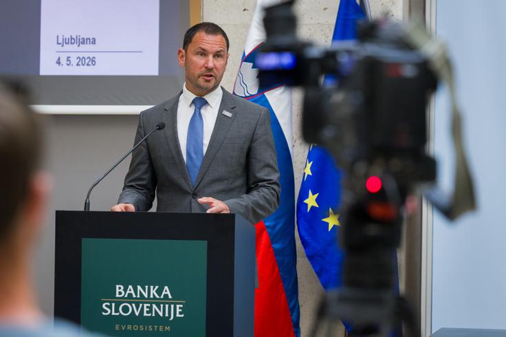 "Nujno je, da vsi deležniki v finančnem sektorju delujejo preudarno in proaktivno, saj se lahko vplivi zunanjih šokov hitro odražajo v poslabšanju kazalnikov in zahtevajo prilagajanje na morebitne dolgotrajnejše posledice kriznih razmer," je dodal Dolenc. | Foto: STA