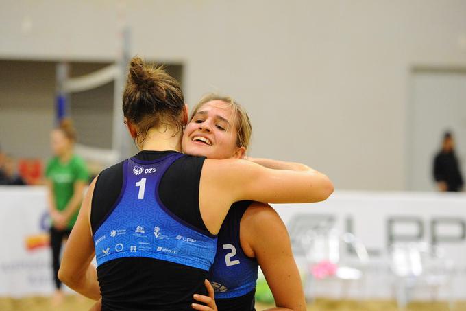 Katarina Fabjan in Klara Kregar sta bili na svoji drugi tekmi močnejši od Madžark. | Foto: Aleš Oblak