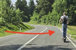 Neverjetno: skiro na “regionalki”, brez čelade in hitrost prek 60 km/h #video