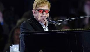 Elton John aprila z novim albumom Who Believes In Angels?