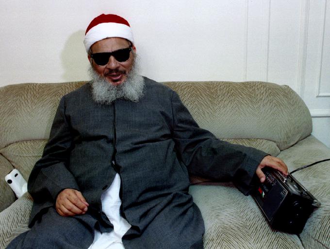 Skrajni islamistični voditelj Omar Abdel Rahman je služil dosmrtno zaporno kazen, umrl pa je leta 2017 v starosti 78 let. | Foto: Reuters