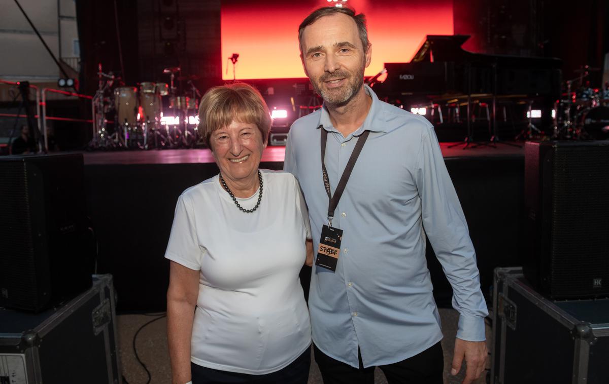 Mladen Delin, Arsana | Upokojenko, ki so jo mariborski policisti oglobili zaradi igranja klavirja, je direktor festivala Arsana povabil na ogled koncerta pianista Maksima Mrvice. | Foto Mediaspeed