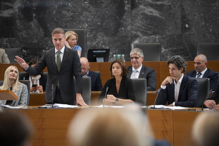 Golob Robert Državni zbor poslanska vprašanja | Foto: STA/Boštjan Podlogar
