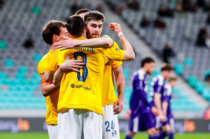 Nogometaši Brava so po zmagi nad Mariborom prehiteli vijolice na lestvici in se (s tekmo več) zavihteli na tretje mesto. Šiškarjem gre na roko podatek, da se bosta do konca sezone v večnem derbiju še medsebojno spoprijela Maribor in Olimpija. | Foto: Aleš Fevžer