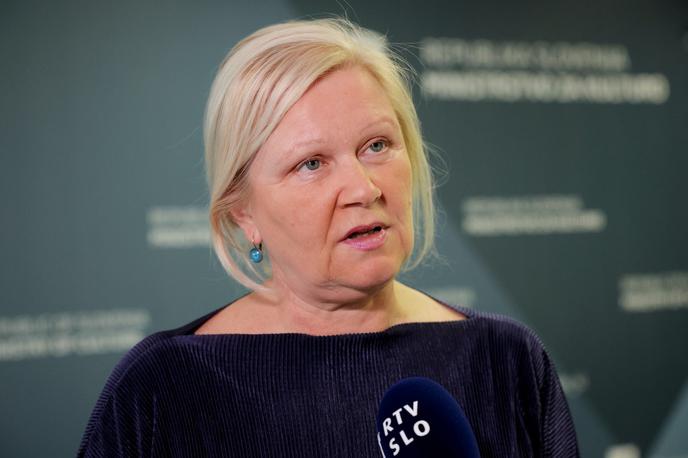 Natalija Gorščak, RTV Slovenija | "Že tretje leto zapored javnost zahteva, da rečemo ne sodelovanju katerekoli države, ki napada drugo državo. Slediti moramo evropskim standardom za mir in razumevanje. Evrovizija je bila od vsega začetka prostor za veselje in srečo, izvajalce in občinstvo je združevala glasba in tako bi moralo tudi ostati," je povedala predsednica uprave RTV Slovenija Natalija Gorščak. | Foto Daniel Novakovič/STA