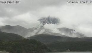 Na jugu Japonske izbruhnil vulkan #foto