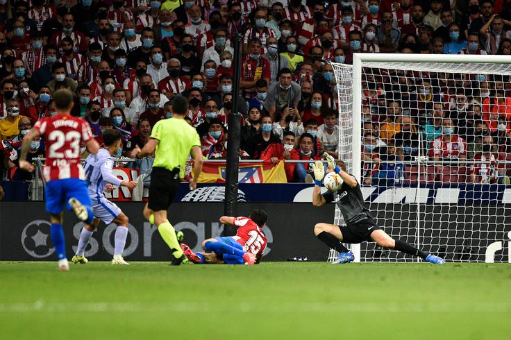 Tako je ustavil strel Philippeja Coutinha v drugem polčasu, ko je Atletico že vodil z 2:0. | Foto: Guliverimage/Vladimir Fedorenko