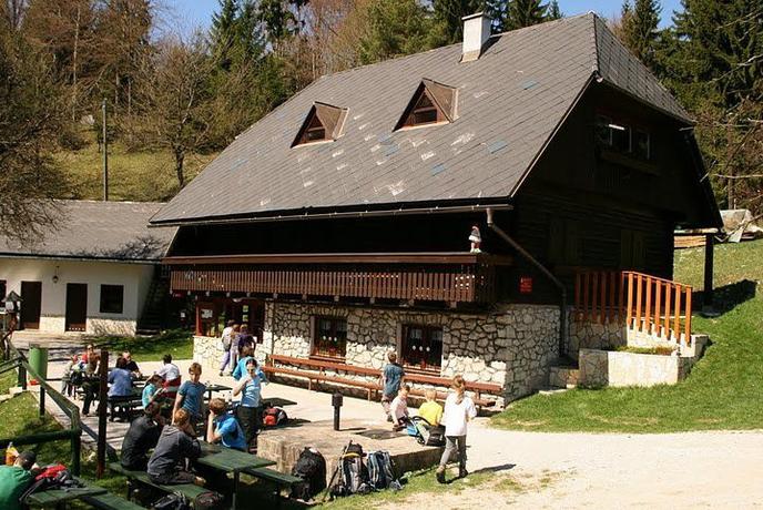 Koča na Kopitniku (865 m)