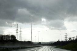 Nekatere reke po Sloveniji še naraščajo, manjši hudourniki lahko nocoj poplavijo