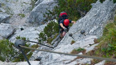 Na kranjskem sodišču obravnava zaradi smrti plezalke na bohinjski ferati