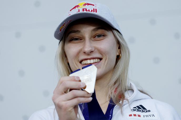 Janja Garnbret | Slovenski plezalci so osvojili pet odličji, Janja Garnbret kar tri zlata. | Foto Reuters
