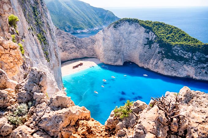 Plaža Navagio v Grčiji je bila leta 2018 razglašena za najboljšo plažo na svetu. | Foto: Shutterstock