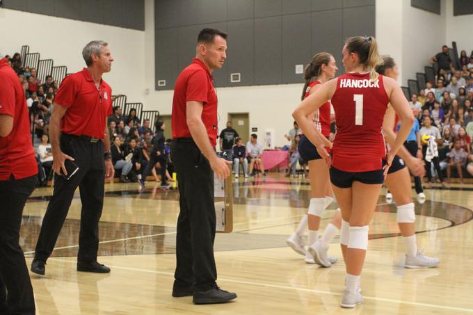 Zdaj na klopi ženske ameriške reprezentance sodeluje s slovitim Karchem Kiralyjem. | Foto: USAVolleyball