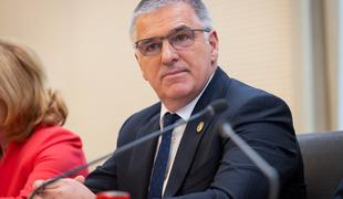 Ogorčeni nad državnim svetom: kaj očitajo Marku Lotriču?