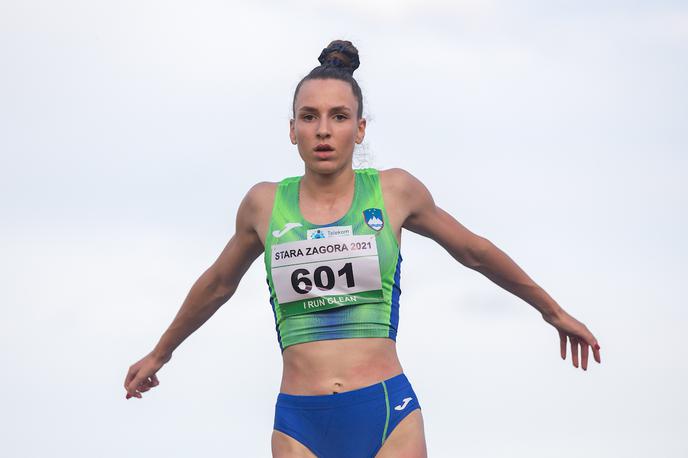 Lia Apostolovski | Lia Apostolovski že kaže stalnost v svojih skokih, kar je dober pokazatelj za nadaljevanje poletja. | Foto Peter Kastelic/AZS