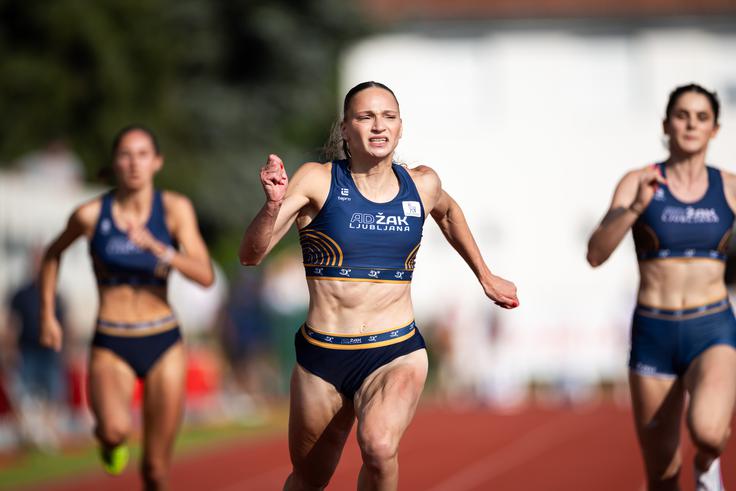 Zala Istenič je na 100 m znova popravila svoj osebni rekord z 11,24. | Foto: Jure Banfi