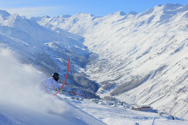 V sončnem Gurglu je prvo vožnjo dobro odsmučal Atle Lie McGrath. | Foto: Guliverimage
