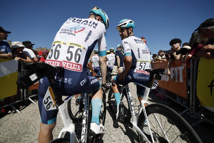 Matej Mohorič, TDF 2025 | Matej Mohorič (št. 56) je danes izgubil moštvenega kolega.  | Foto Reuters