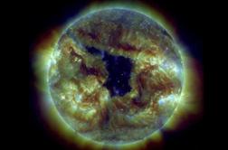 Zaskrbljeni zaradi velikanske koronalne luknje na Soncu (VIDEO)