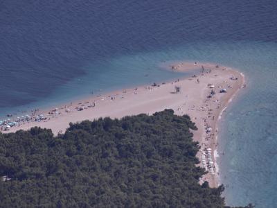 Znamenita plaža Zlatni rat na Braču še naprej spreminja podobo