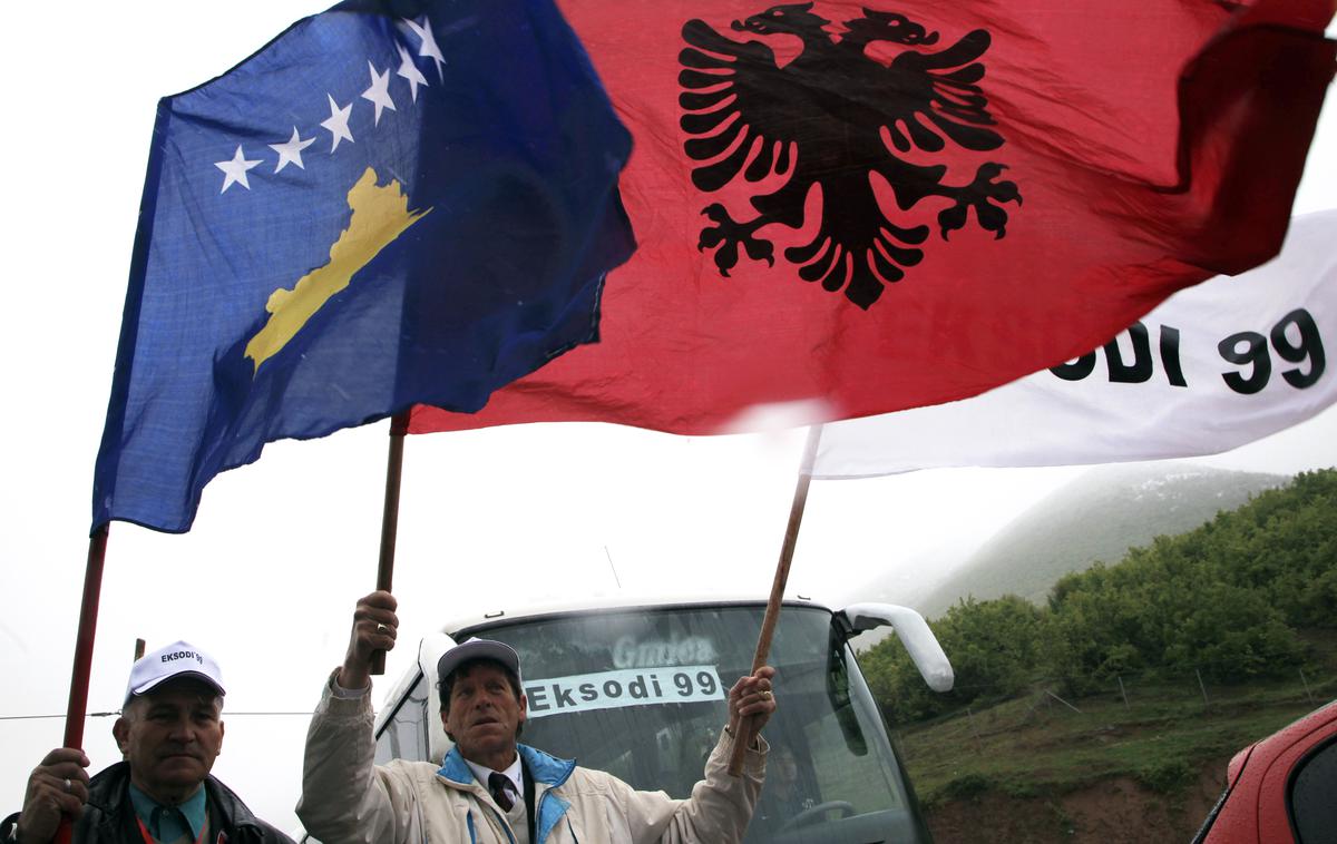 Kosovo | Kosovski parlament je sprejel resolucijo o genocidu, zločinih proti človečnosti in vojnih zločinih Srbije med vojno na Kosovu med letoma 1998 in 1999. | Foto Reuters