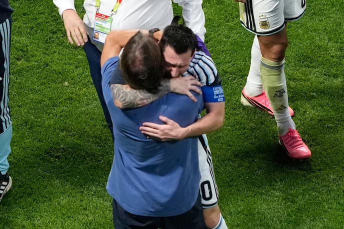Lionel Scaloni | Tako sta se po srečanju objela soimenjaka Lionel Scaloni in Lionel Messi. | Foto Guliverimage