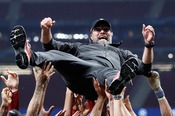 Klopp napol pijan, čeprav je pil le vodo #video