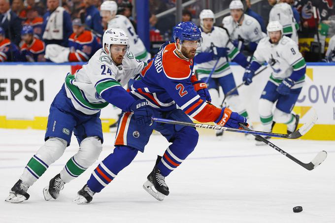 Evan Bouchard je dosegel gol in dve podaji za Edmonton Oilers. | Foto: Reuters