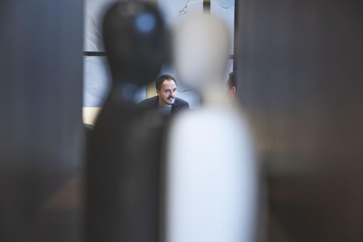 "V Sloveniji je lahko posameznik megapopularen, ampak lahko kljub temu normalno živi." | Foto: Ana Kovač