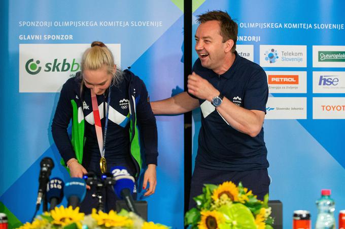 S trenerjem Romanom Krajnikom ob prihodu z olimpijskih iger v Tokiu | Foto: Grega Valančič/Sportida