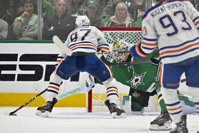 Edmonton Oilers : Dallas Stars | Connor McDavid je v začetku drugega podaljška zadel za zmago s 3:2 in vodstvo v seriji z 1:0. | Foto Reuters
