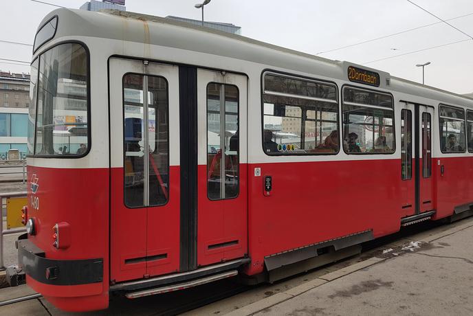 Mestno življenje brez avtomobila: na Dunaju še kako, v slovenskih mestih pa …