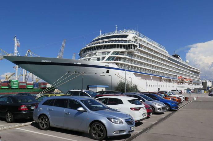 Viking Sky, potniška ladja, Koper | Viking Sky je v Koper priplula iz Zadra. | Foto STA/Bojan Kralj