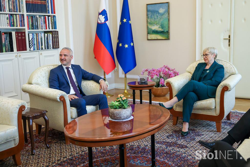 Posvetovanja pri predsednici