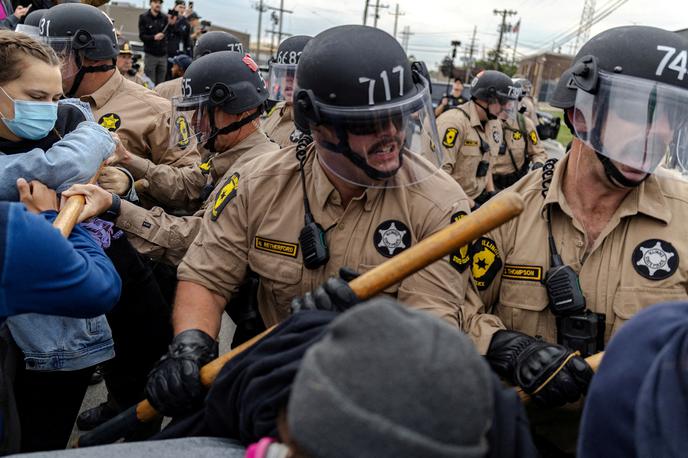 Služba za priseljevanje in carine (ICE), ZDA | Gre za nov sodni neuspeh za ameriško vlado v Illinoisu, kjer je sodišče oktobra blokiralo napotitev nacionalne garde v Chicago in njegovo okolico. | Foto Reuters